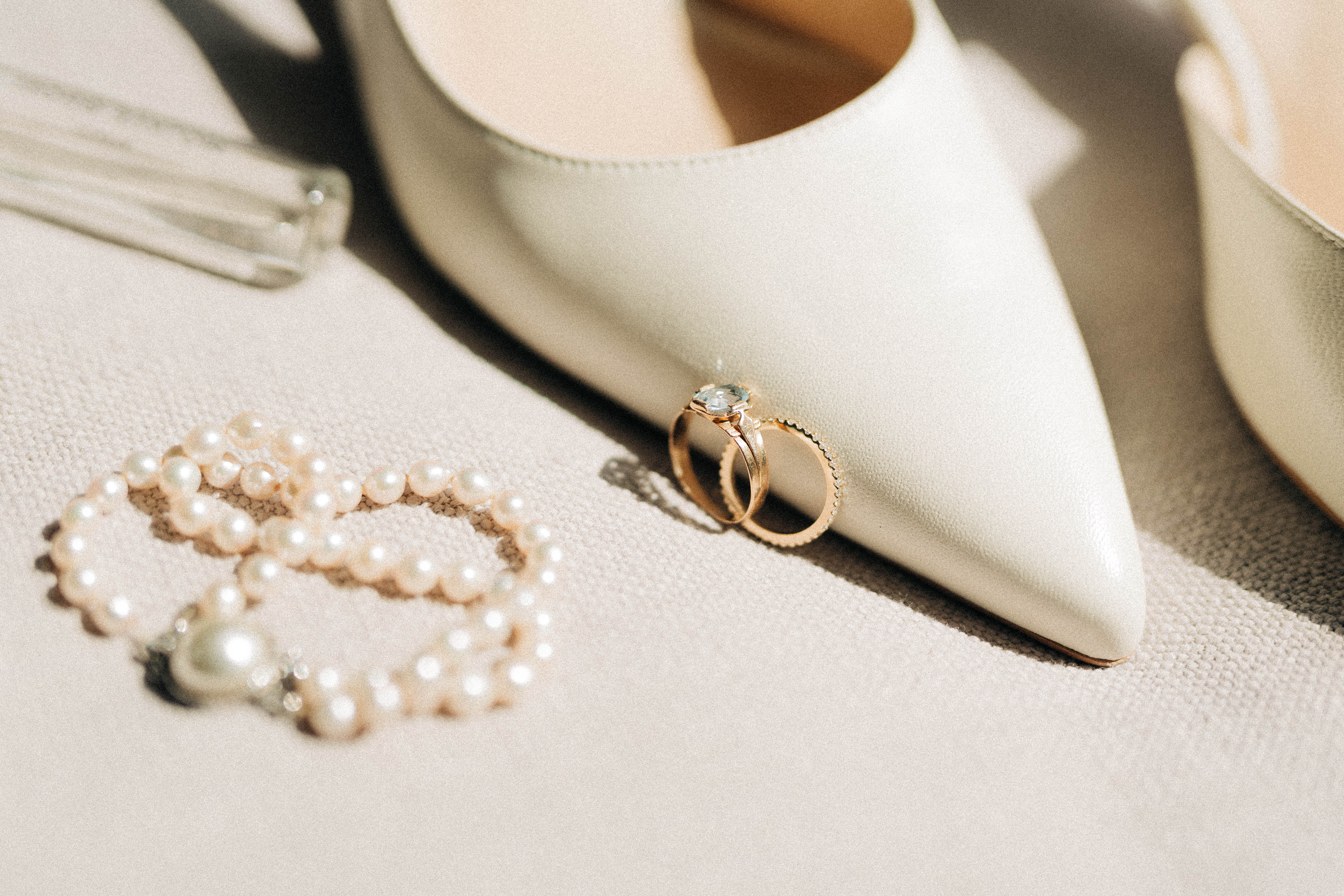 Engagement ring with a round-brilliant diamond on an 18k gold band, photographed on cream silk in soft Stockholm light